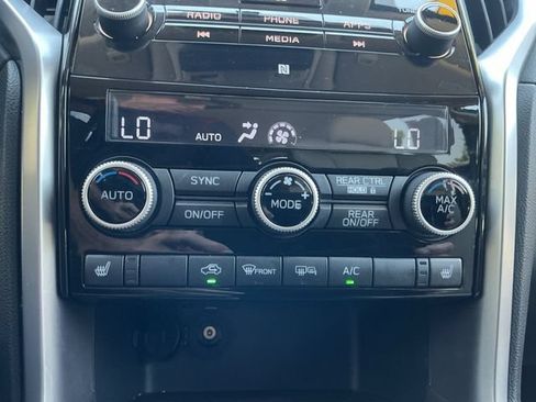 Used 2022 Subaru Ascent Premium w/ Convenience Package AWD/4WD image 16