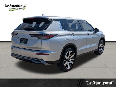 New 2025 Mitsubishi Outlander SE image 5