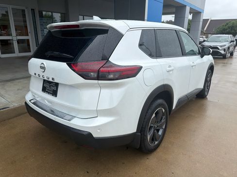 Used 2025 Nissan Rogue SV FWD image 7