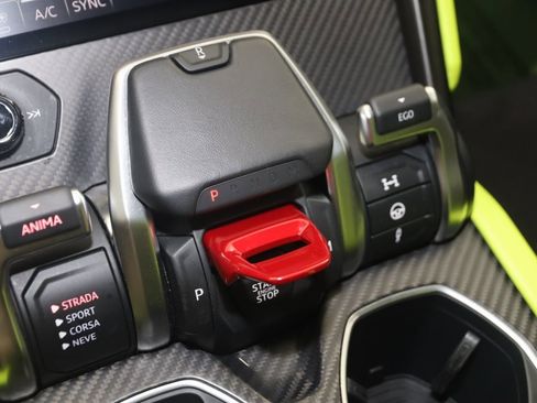 Used 2022 Lamborghini Urus image 7