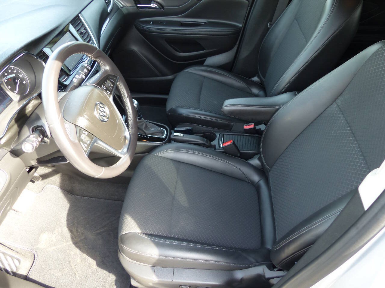 Used 2022 Buick Encore Preferred w/ Safety Package AWD/4WD image 13