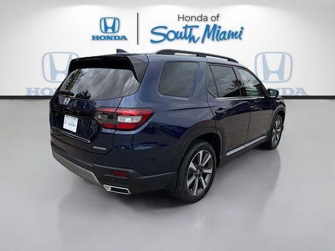 Certified 2024 Honda Pilot Touring image 7
