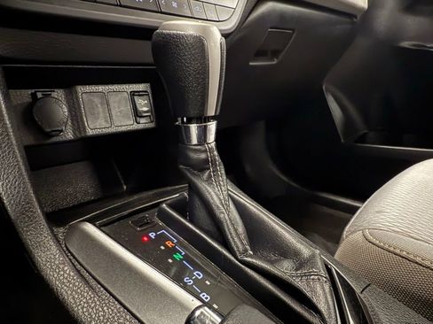 Used 2015 Toyota Corolla LE image 20