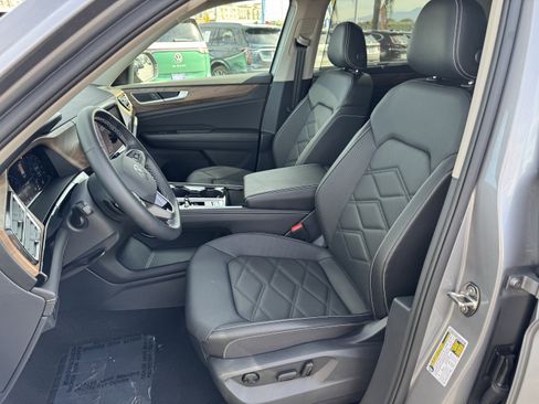 Used 2025 Volkswagen Atlas SE image 15