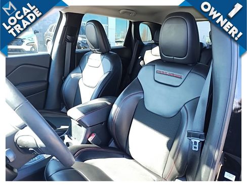 Used 2022 Jeep Cherokee Trailhawk w/ Comfort/Convenience Group AWD/4WD image 25