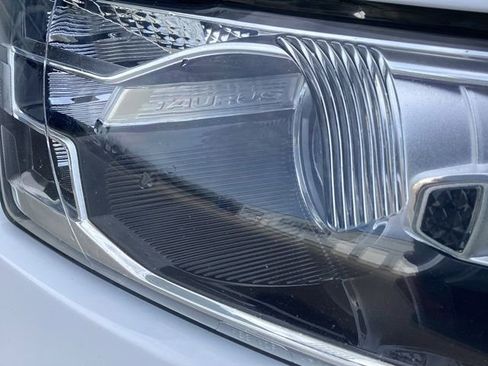 Used 2018 Ford Taurus SE image 5