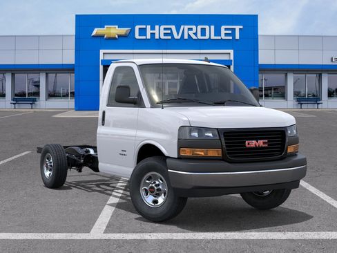 New 2026 GMC Savana 3500 w/ Power Convenience Package RWD image 10