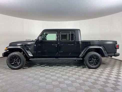 Used 2022 Jeep Gladiator Sport image 6