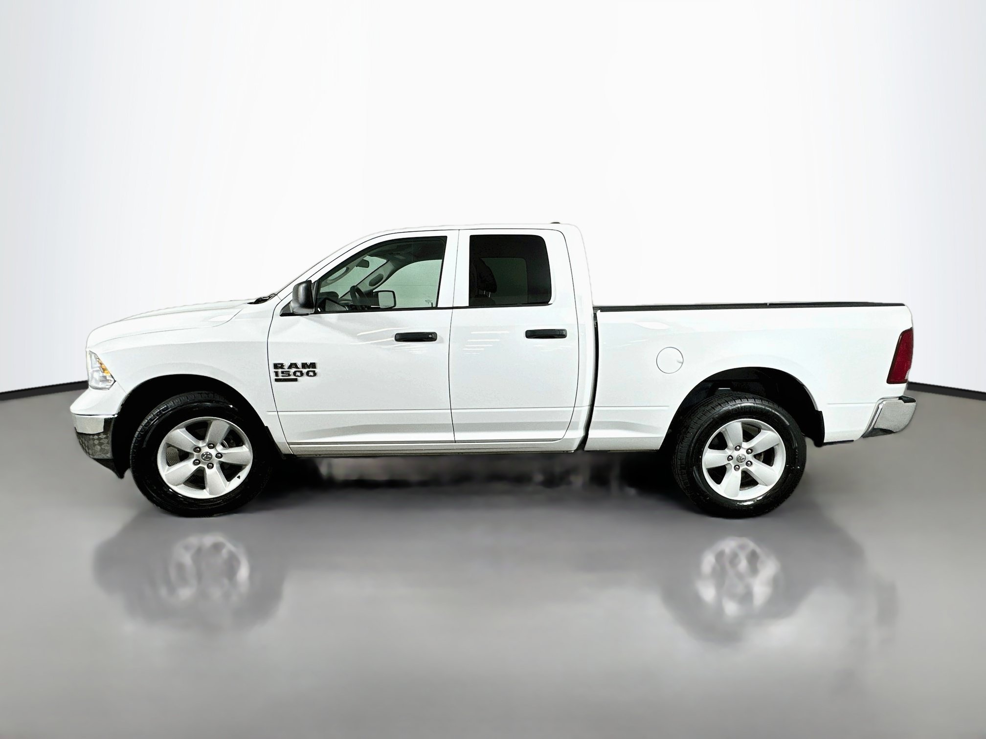 Used 2024 RAM 1500 Classic SLT AWD/4WD image 4