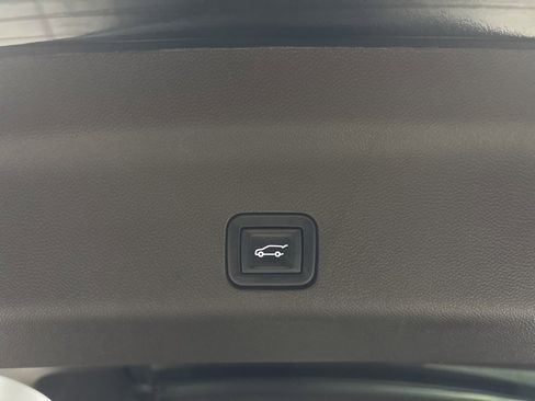 Used 2022 Chevrolet Tahoe LT image 6