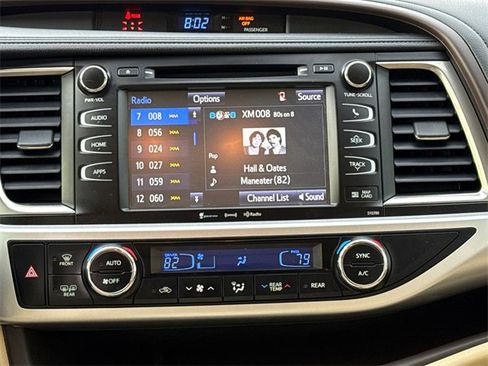 Used 2019 Toyota Highlander XLE image 13