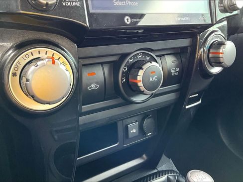Used 2023 Toyota 4Runner TRD Off-Road Premium w/ Moonroof Package AWD/4WD image 32