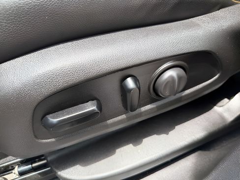 Used 2021 Chevrolet Equinox LT FWD image 19