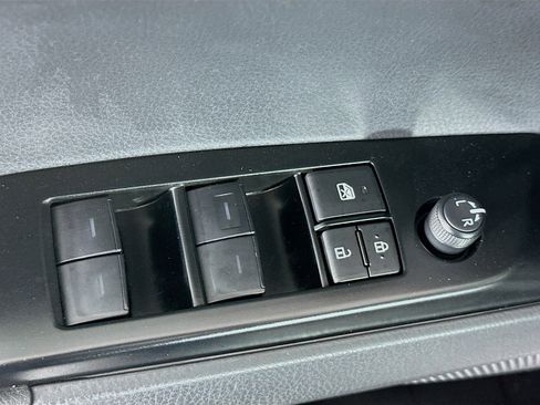 Used 2025 Toyota Camry LE w/ Convenience Package image 15