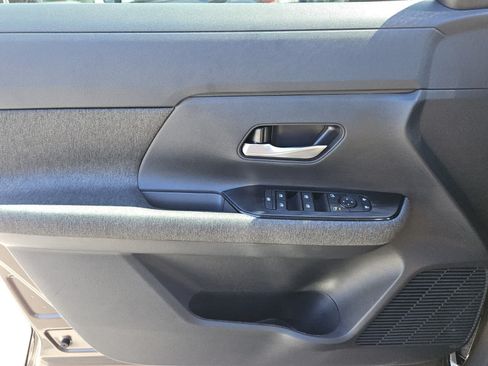 Used 2026 Nissan Kicks SV w/ SV Premium Package FWD image 16