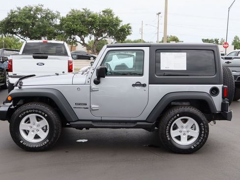 Used 2018 Jeep Wrangler Sport AWD/4WD image 6