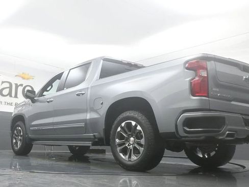 Used 2025 Chevrolet Silverado 1500 High Country w/ Z71 Off-Road Package AWD/4WD image 5