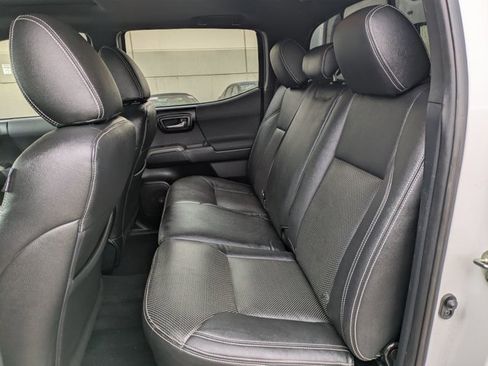 Used 2017 Toyota Tacoma TRD Off-Road AWD/4WD image 20