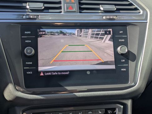Used 2021 Volkswagen Tiguan SE w/ Panoramic Sunroof Package AWD/4WD image 27