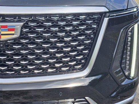 Certified 2025 Cadillac Escalade Premium Luxury image 10