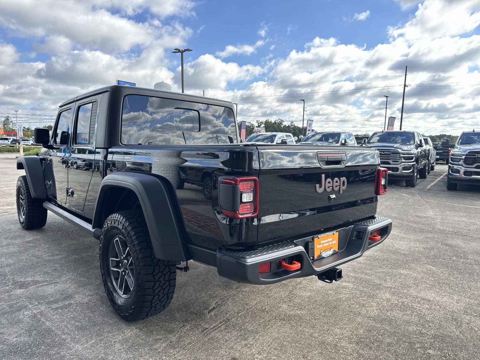 Used 2024 Jeep Gladiator Mojave w/ Convenience Group AWD/4WD image 5