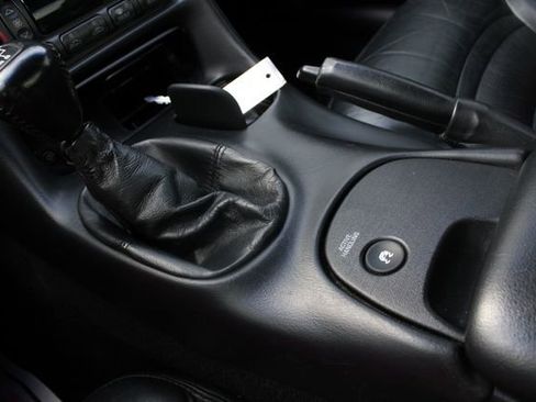 Used 2000 Chevrolet Corvette Coupe w/ Memory Pkg RWD image 15