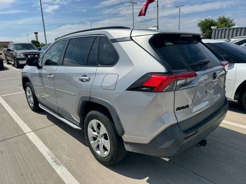 Used 2021 Toyota RAV4 LE FWD image 3