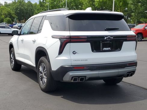 Used 2025 Chevrolet Traverse LT w/ Driver Confidence Package FWD image 4