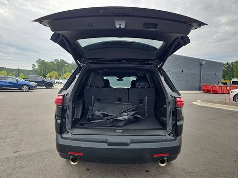 Used 2023 Chevrolet Traverse LT FWD image 18