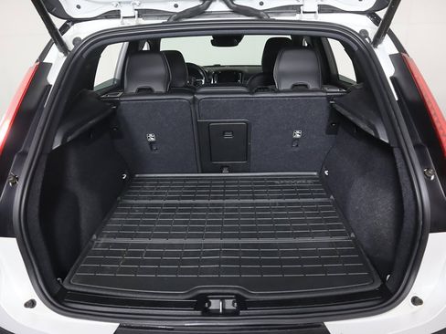 Used 2021 Volvo XC40 T5 R-Design image 20