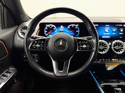 Used 2023 Mercedes-Benz EQB 300 4MATIC w/ Exclusive Package image 20