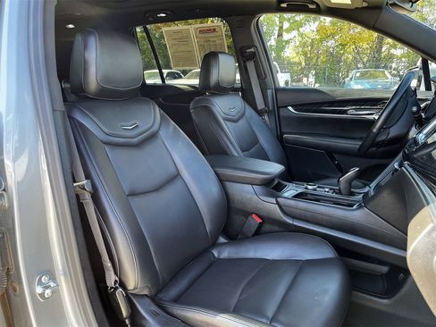 Used 2025 Cadillac XT6 Premium Luxury image 26