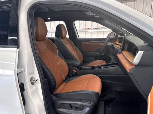 New 2026 Volkswagen Tiguan SEL R-Line AWD/4WD image 11