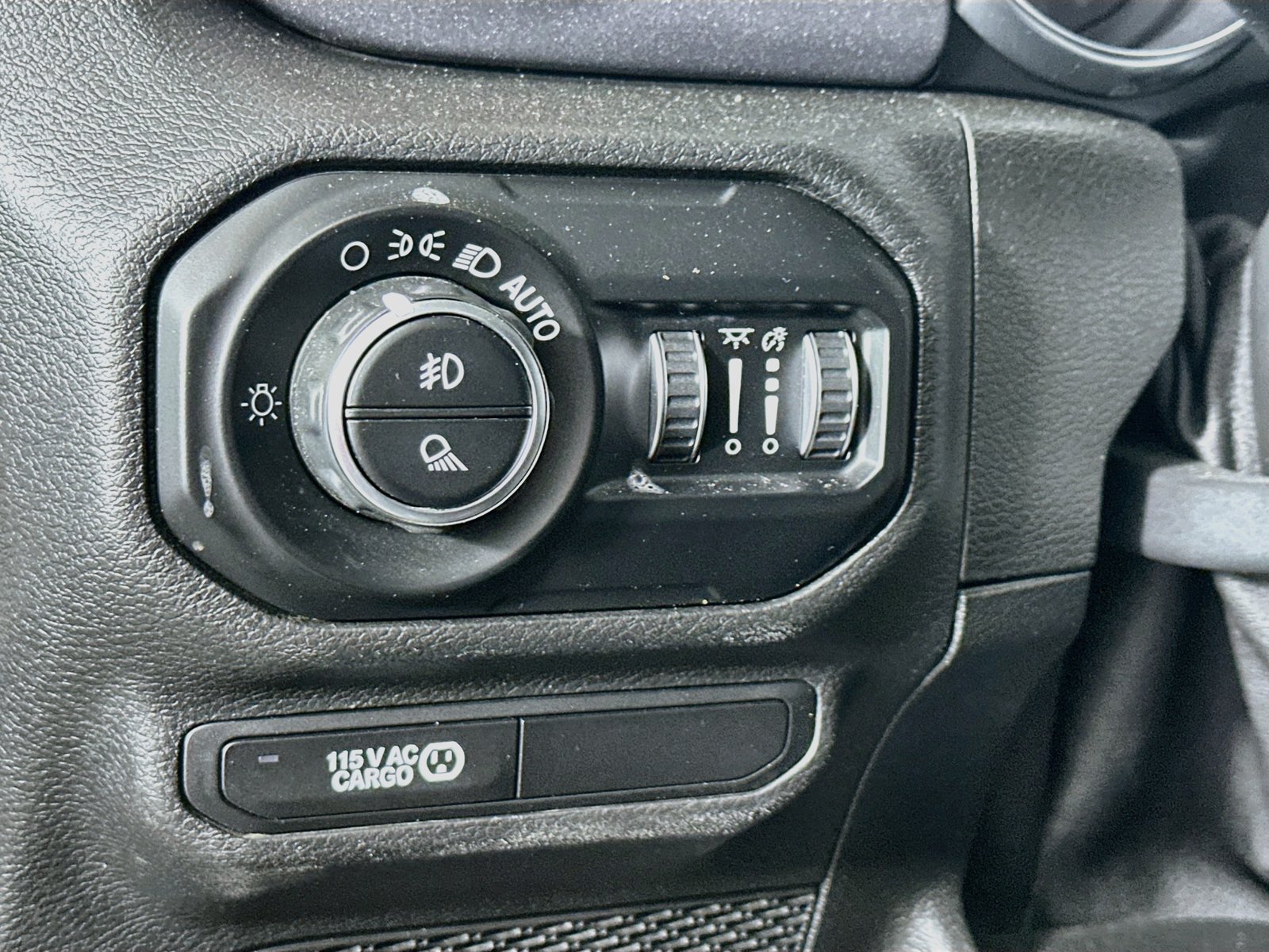Used 2021 Jeep Gladiator Mojave w/ Uconnect 4C Nav & Sound Group AWD/4WD image 11