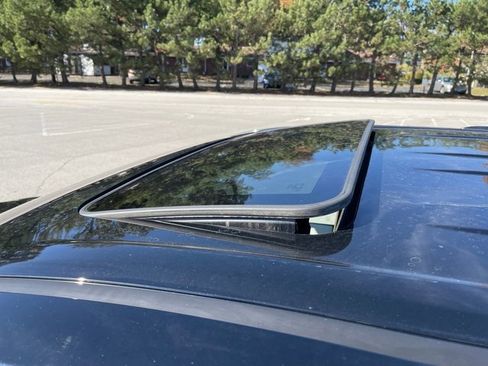 Used 2022 Toyota Sienna Limited image 23