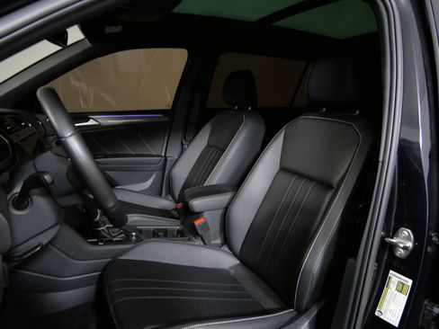 Used 2024 Volkswagen Tiguan SE R-Line AWD/4WD image 10