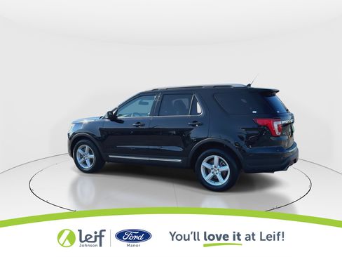Used 2018 Ford Explorer XLT w/ Equipment Group 202A image 6