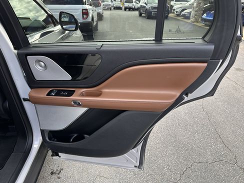 Used 2020 Lincoln Aviator Reserve w/ Equipment Group 202A image 15