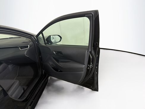 Used 2025 Toyota Corolla LE FWD image 29