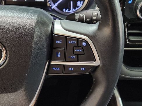 Used 2022 Toyota Highlander XLE image 50