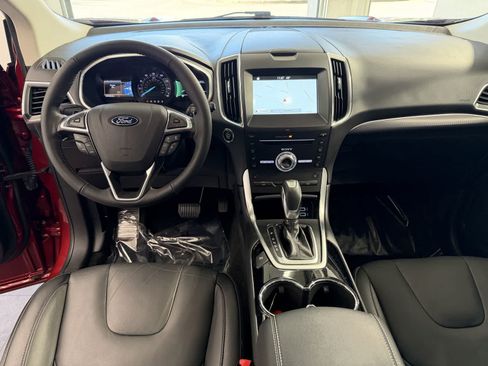 Used 2018 Ford Edge Titanium w/ Technology Package FWD image 11