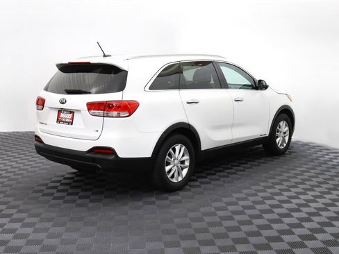 Used 2017 Kia Sorento AWD image 8