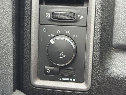 Used 2014 RAM 1500 Express image 21