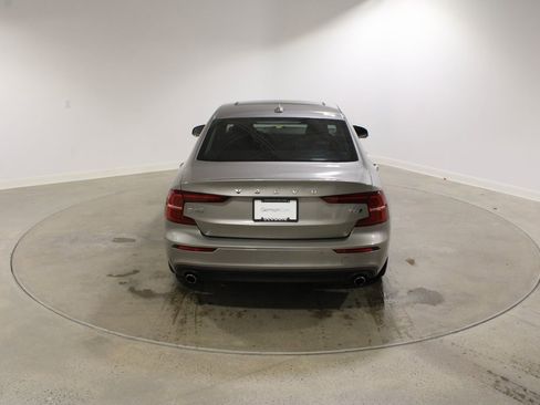 Used 2020 Volvo S60 T6 Momentum w/ Protection Package image 5