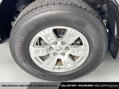 Used 2019 Nissan Titan SV w/ SV Convenience Package RWD image 31