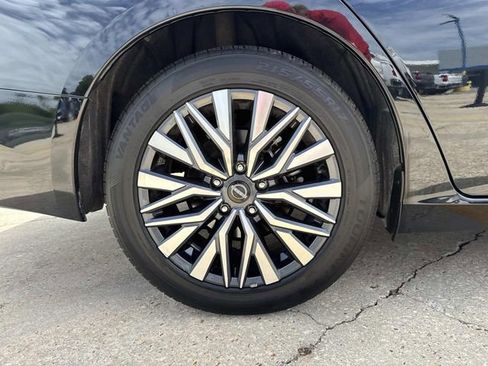 Used 2025 Nissan Altima 2.5 SV FWD image 10
