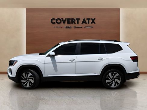 Used 2024 Volkswagen Atlas SE FWD image 2