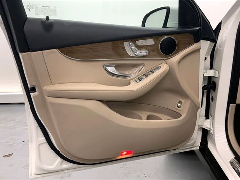Used 2019 Mercedes-Benz GLC 300 image 19