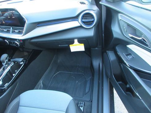 New 2026 Chevrolet Trax LT w/ LPO, Blackout Package image 18