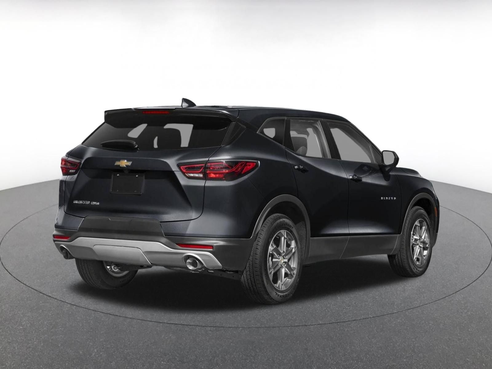 Used 2025 Chevrolet Blazer LT FWD image 2